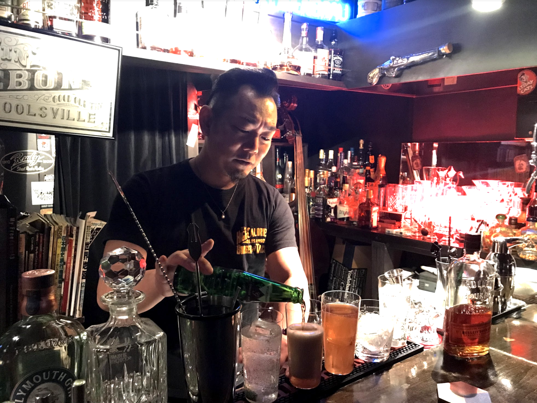 神宮前の10坪 (路面店) 】わざわざ怒られに来る人も!?神宮前のアニキとはこの人のこと!!BAR EBONYの海老澤さんにインタビュー! - 10坪不動産|飲食店・サロン・ジムなどの物件紹介 神宮前の10坪 (路面店) 】わざわざ怒られに来る人も!?神宮前のアニキとはこの人のこと!!BAR EBONYの海老澤さんにインタビュー! - 10坪不動産|飲食店・サロン・ジムなどの物件紹介